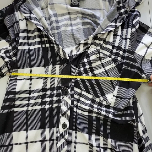 Plaid, 3/4 sleeve top. - Picture 9 of 10